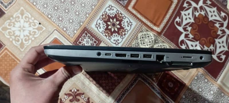 Hp laptop for sale     8gb ram ,     256 internel ,     4gb graphics 2