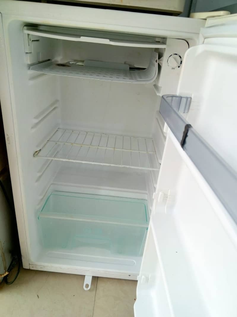 Room size fridge  (0306=4462/443) superset 4