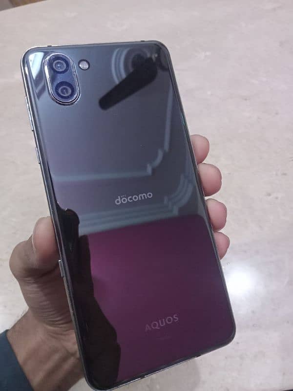 Sharp Aquos R3 6