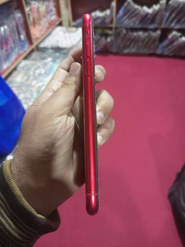 i Phone 11 Red 64Gb 2