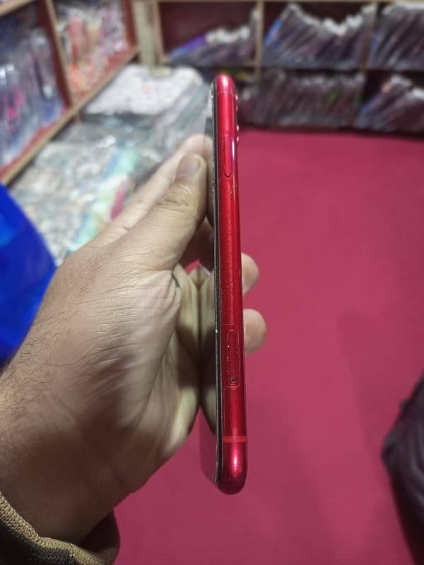 i Phone 11 Red 64Gb 3