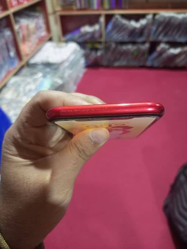 i Phone 11 Red 64Gb 4