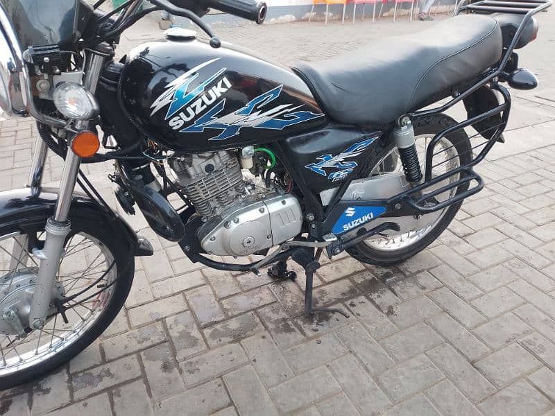 sazuki 150cc black in excellent condition 0