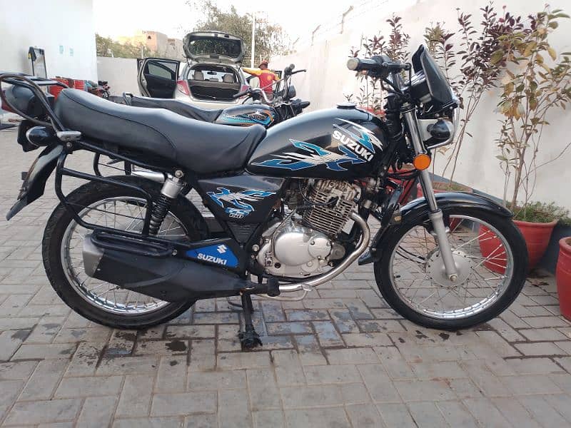 sazuki 150cc black in excellent condition 3