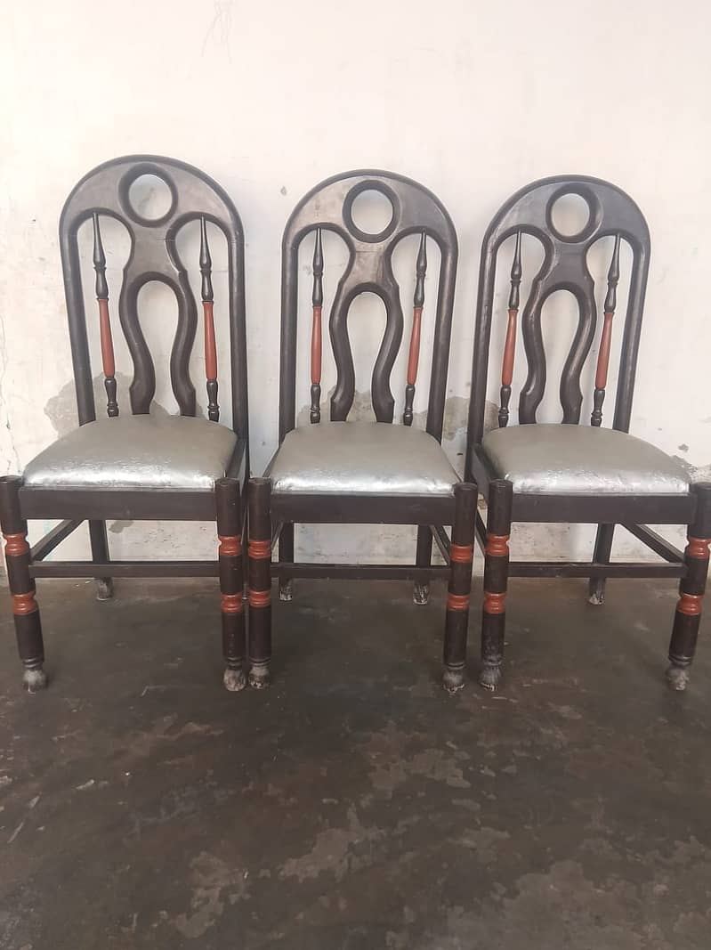 Used dinning table wirh 6 Chairs,Good condition and decent design 1