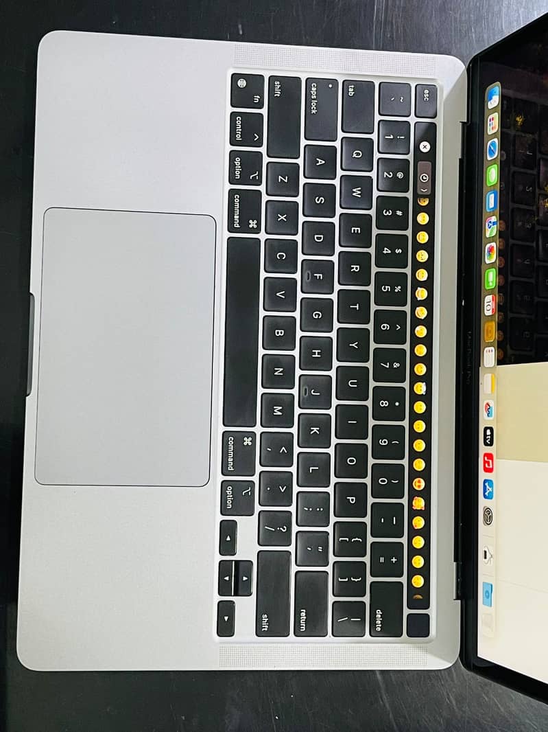 APPLE MACBOOK PRO M1CHIP 13'' DISPLAY 7