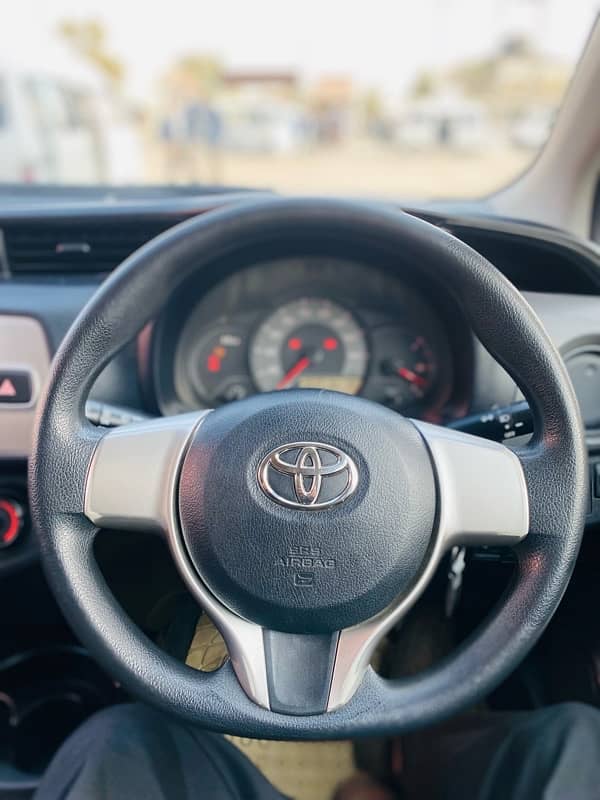 Toyota Vitz 2014 16