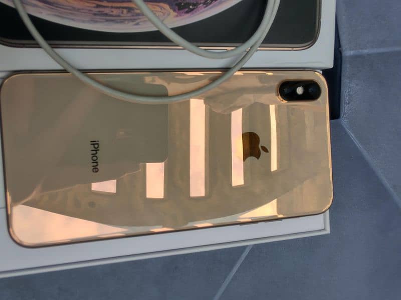 Iphone xs Max Dual Sim PTA 256 Gb With Box And Charger 0