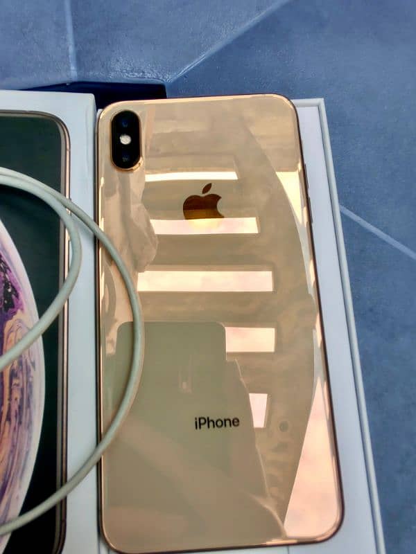 Iphone xs Max Dual Sim PTA 256 Gb With Box And Charger 1