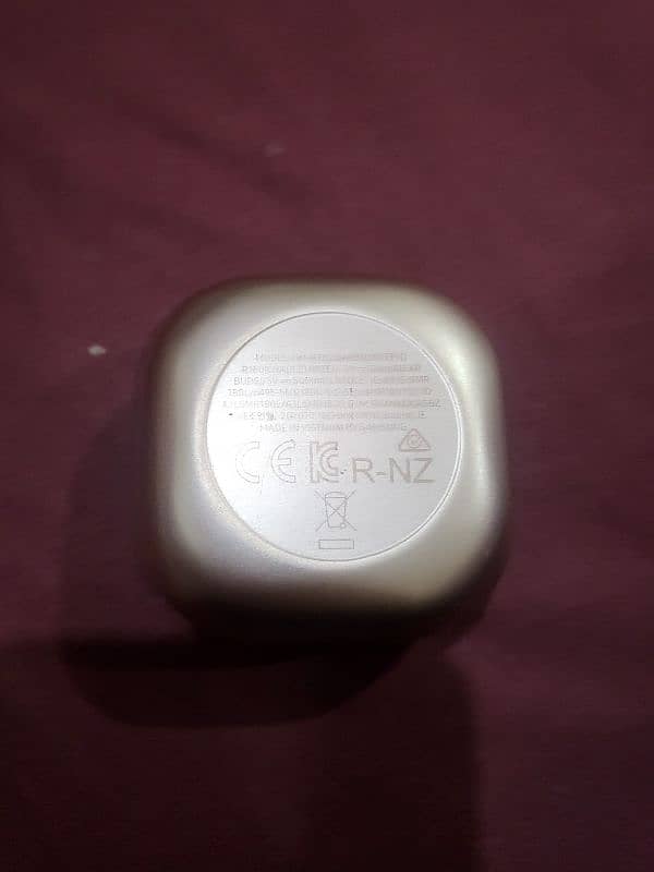 Original Samsung Galaxy buds live 10/10 condition 2