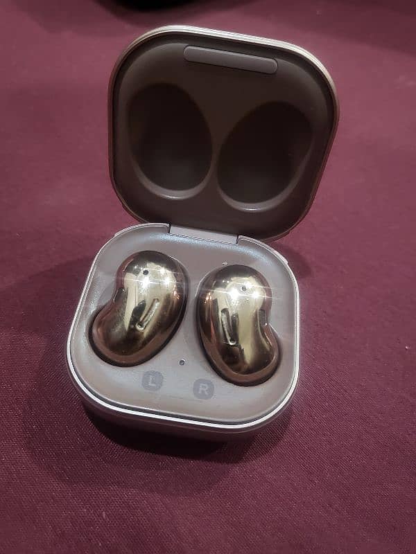 Original Samsung Galaxy buds live 10/10 condition 1