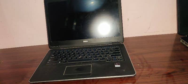 Dell Latitude e7440 2