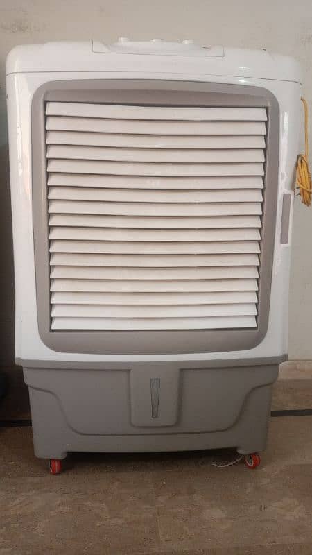 Room Air colar condication 10/10 new only  1 month use  with box 2