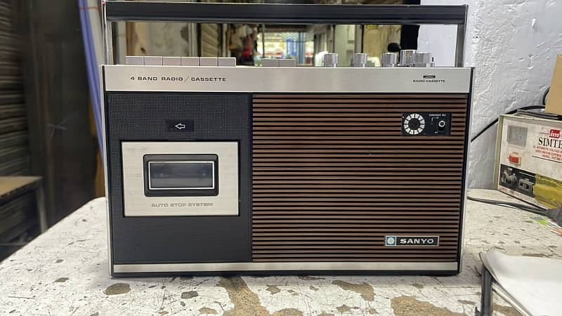 sanyo 4 band radio 0