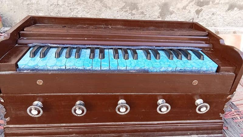 Indian harmonium 1