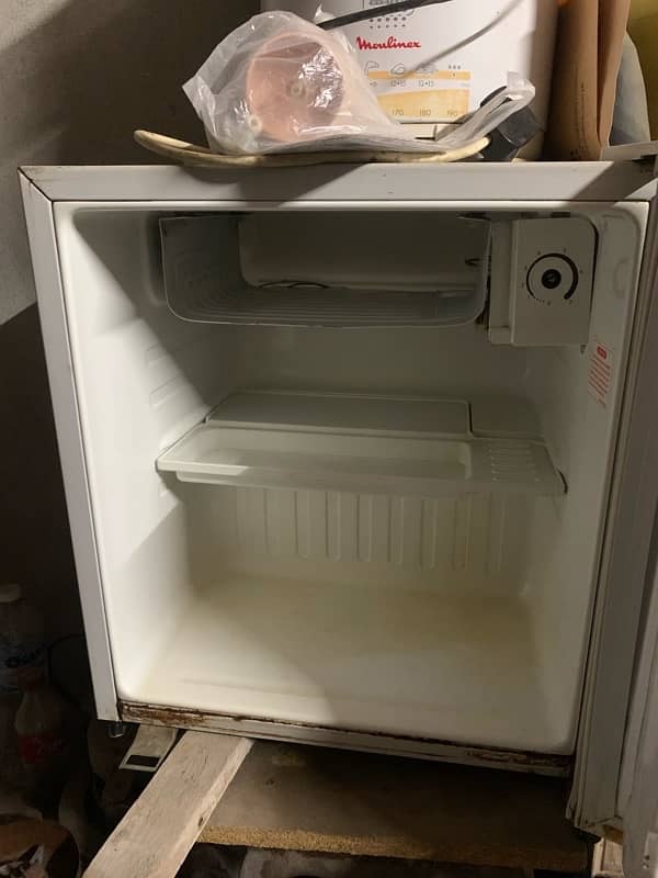 single door room fridge 1