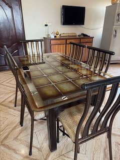 Dining Table - Excellent condition