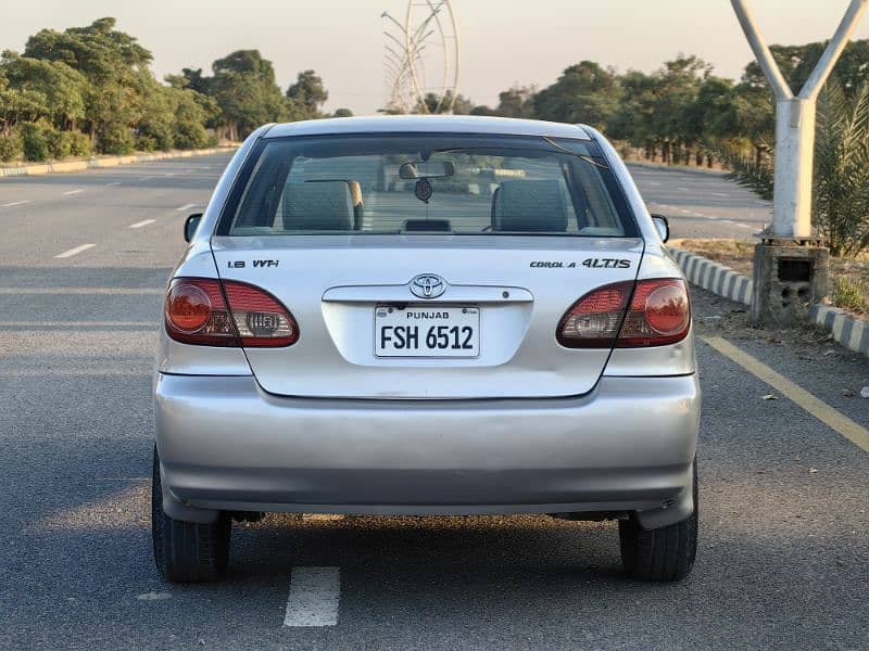 Toyota Corolla Altis 2005 - Genuine Condition 4