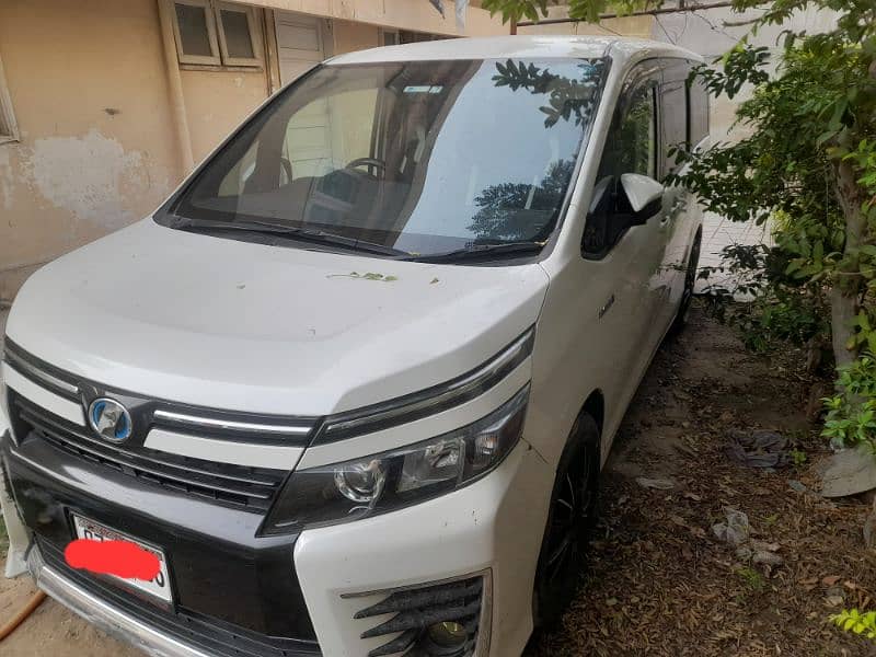 Toyota Voxy 2015 03219277225 1