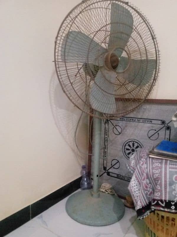 sale home use stand fan good condition 1