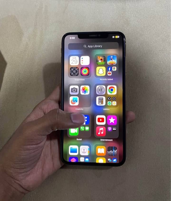 Apple iPhone XS Max 3