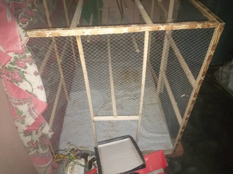 Hen and patots cage small time use good condition  6000 3