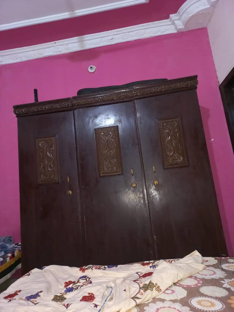 King Bed and 3-Door Wardrobe for Sale 0