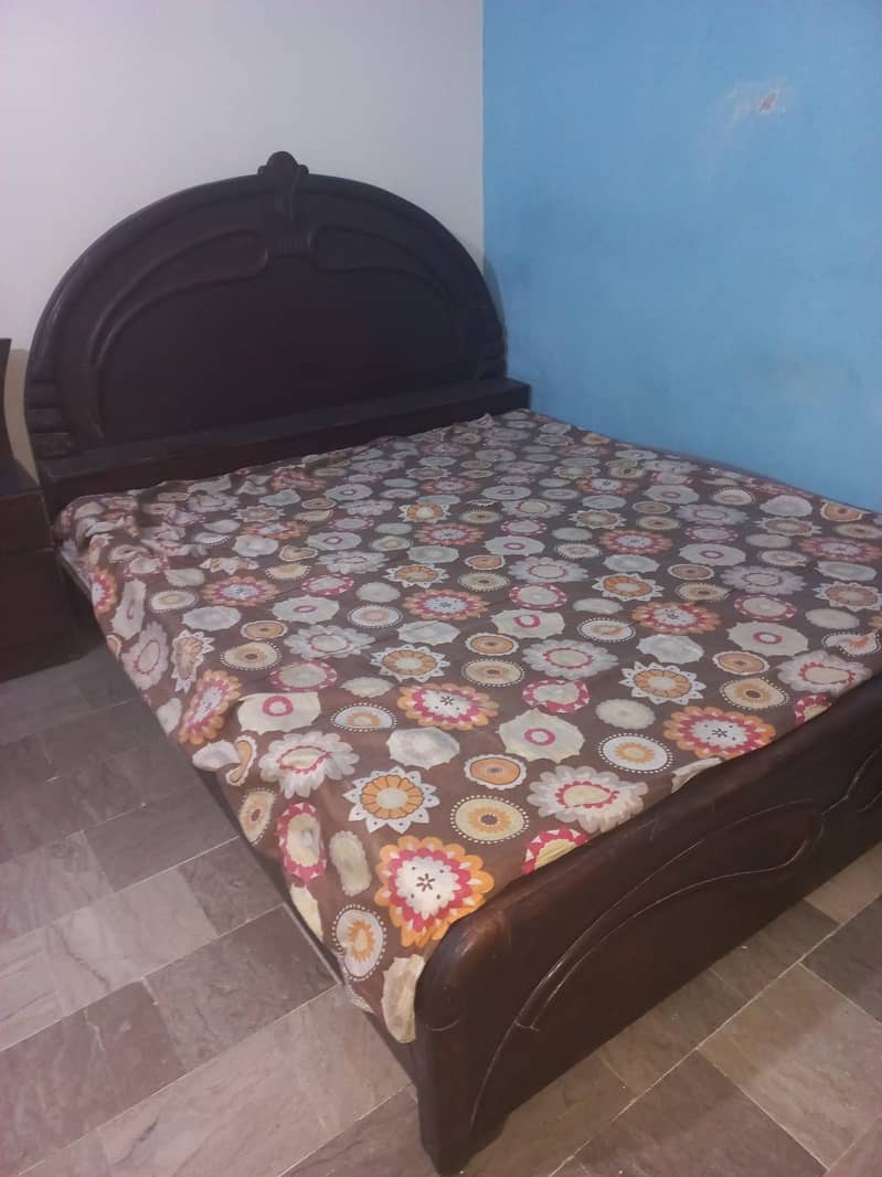 King Bed and 3-Door Wardrobe for Sale 3