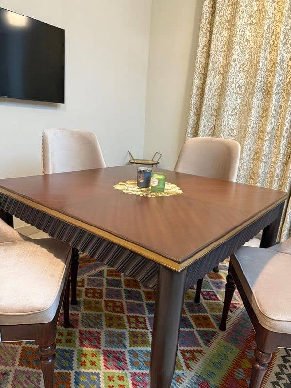 dining table with four chairs 4