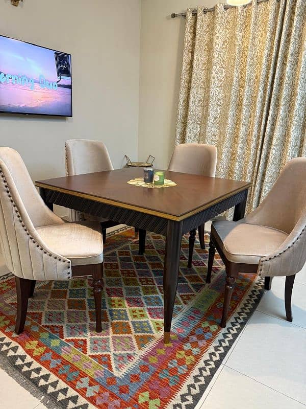 dining table with four chairs 5