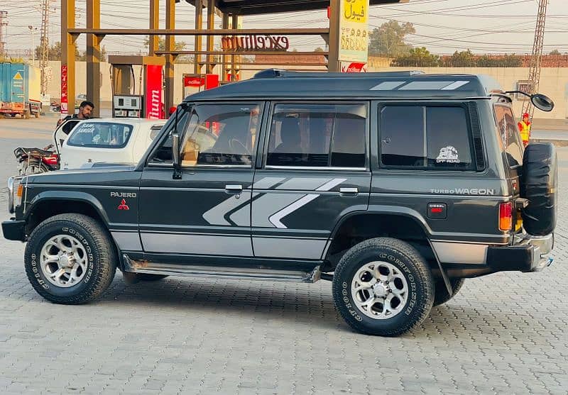 Mitsubishi Pajero 1991 3