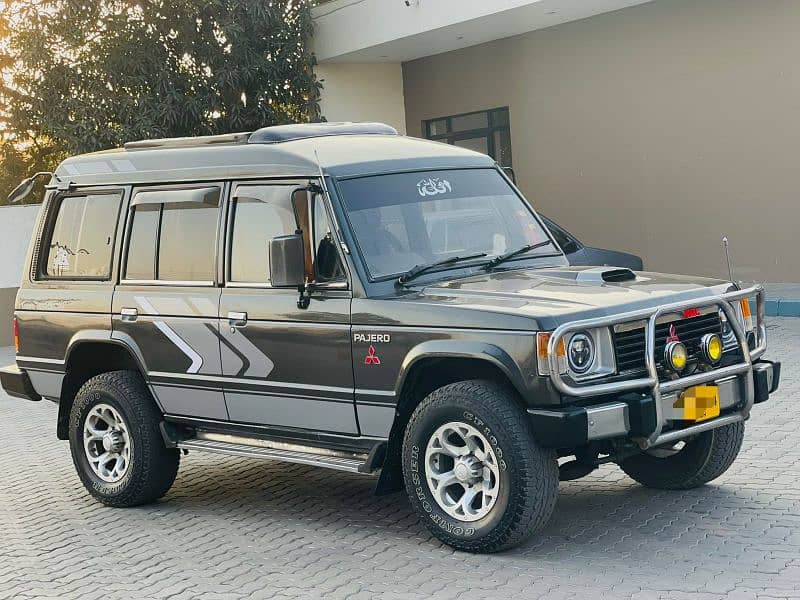 Mitsubishi Pajero 1991 4