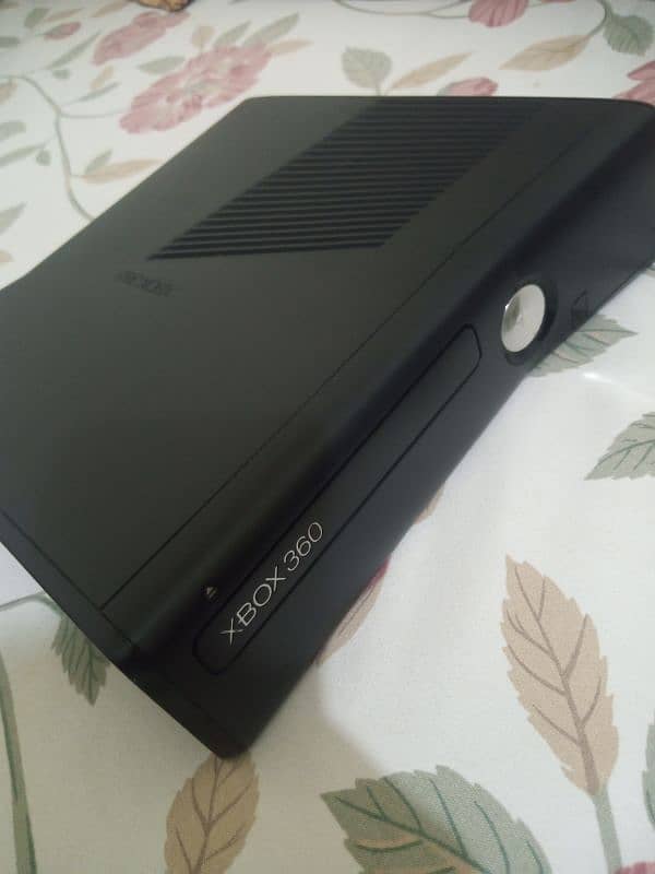 xbox 360 slim with one wireless controller jtag 1