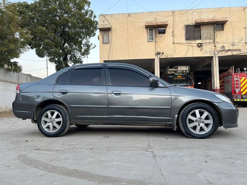 Honda Civic EXi 2004 4