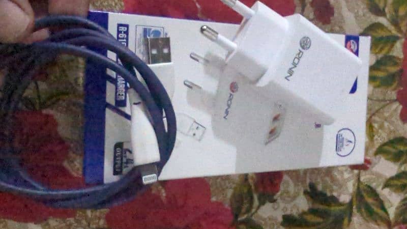 iPhone charger  new liya hai phone sell ho geya tha is Liye isko sell 1