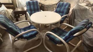 Outdoor PVC Garden Chairs with Round table in New Condition