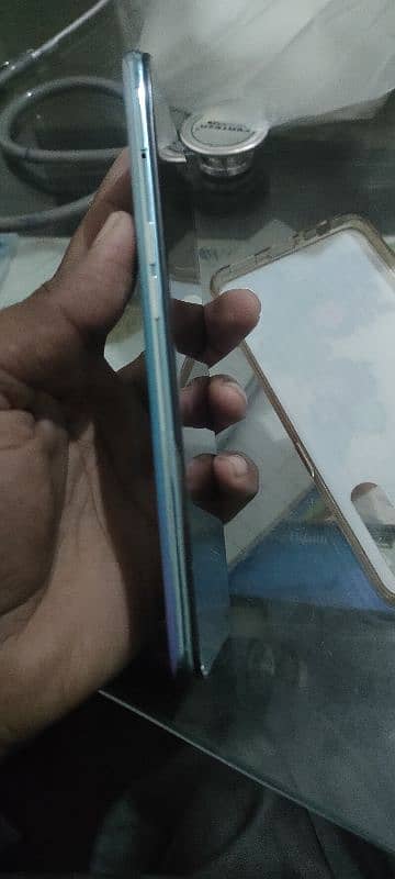 oppo F15 8/256 box with orignal charger condition see in p 2