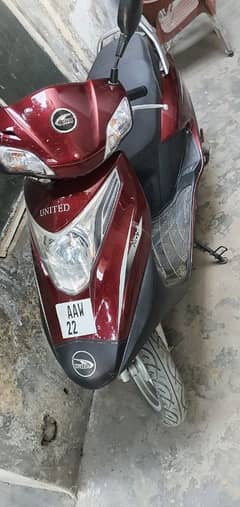 United Red scooty