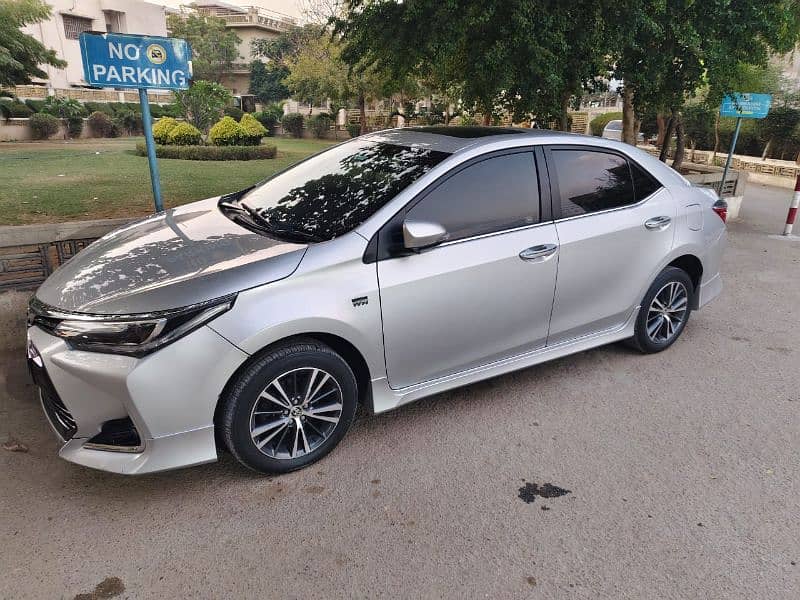 Toyota Corolla grande 1.8 black interior 1