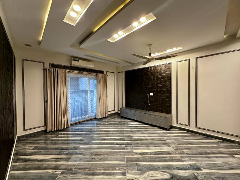 Brand New Luxurious 2 Kanal House for Rent in DHA Phase 5, Lahore 9