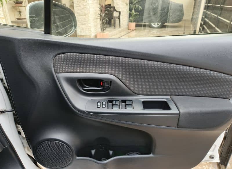 Toyota Vitz 2019 13