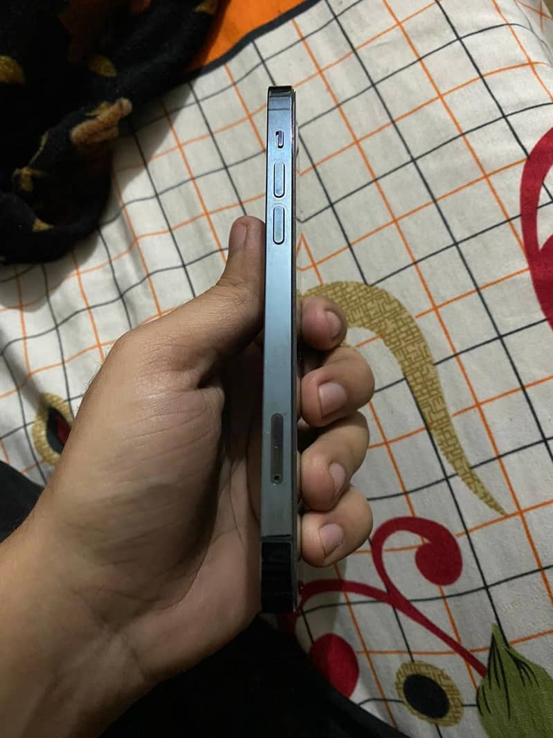 Apple iPhone 12 Pro 4