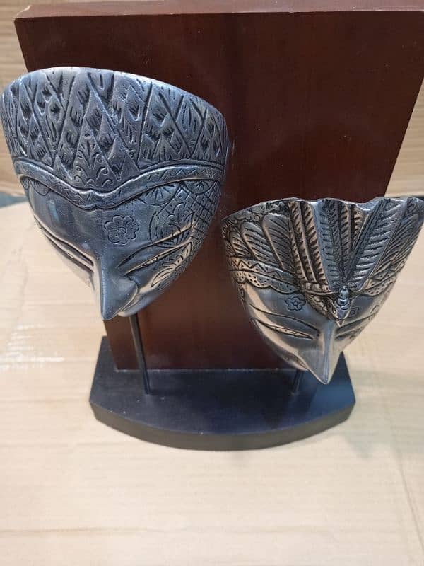 silver mask wooden stand art 2