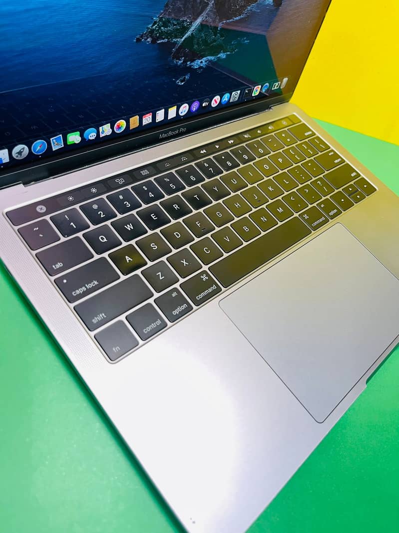 APPLE MACBOOK PRO 2016 WITH TOUCH ID 6