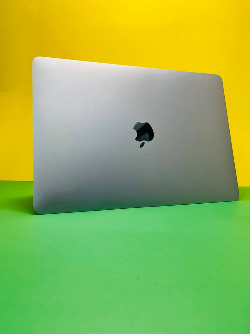 APPLE MACBOOK PRO 2016 WITH TOUCH ID 7