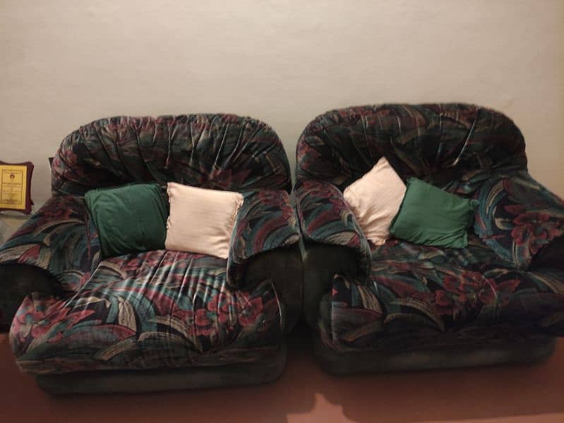 Sofa set in Good Condition 1