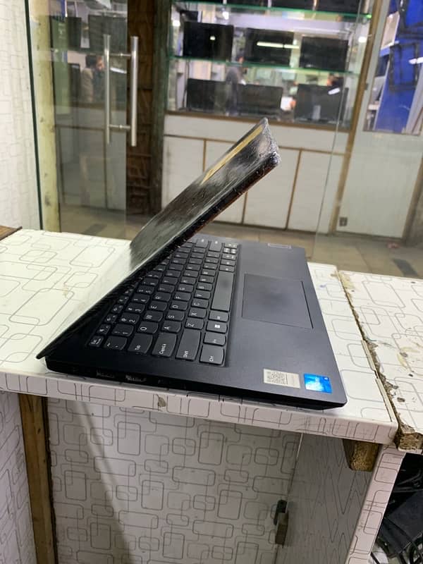 Lenovo v14 3