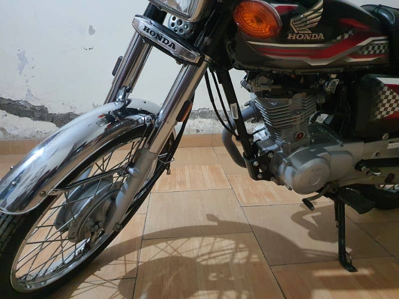 2024 Honda CG125 Black 2