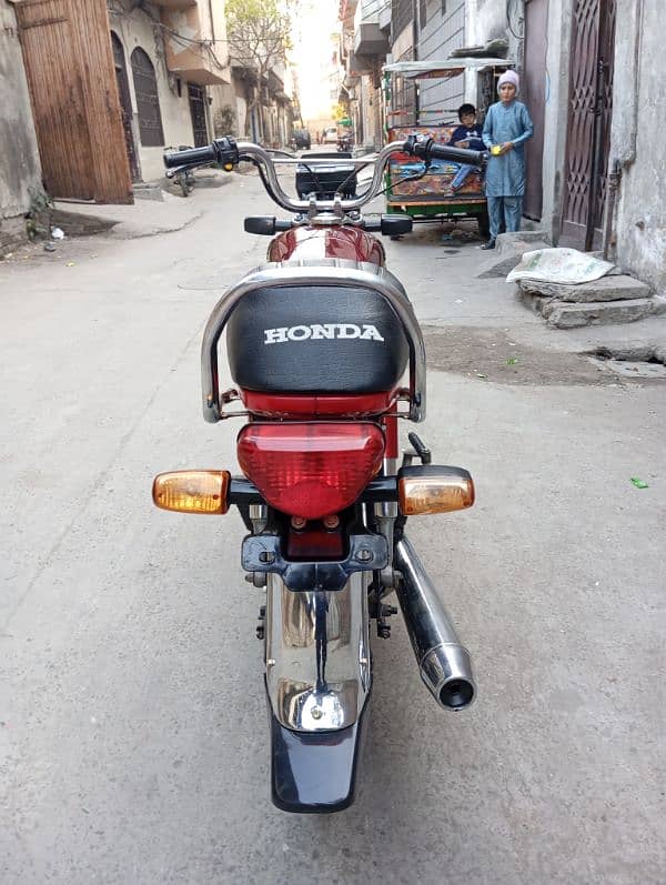 Honda CD70 6