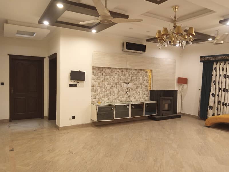 1Kanal W Block Owner Build Beautiful House For Sale DHA Phase 3 12